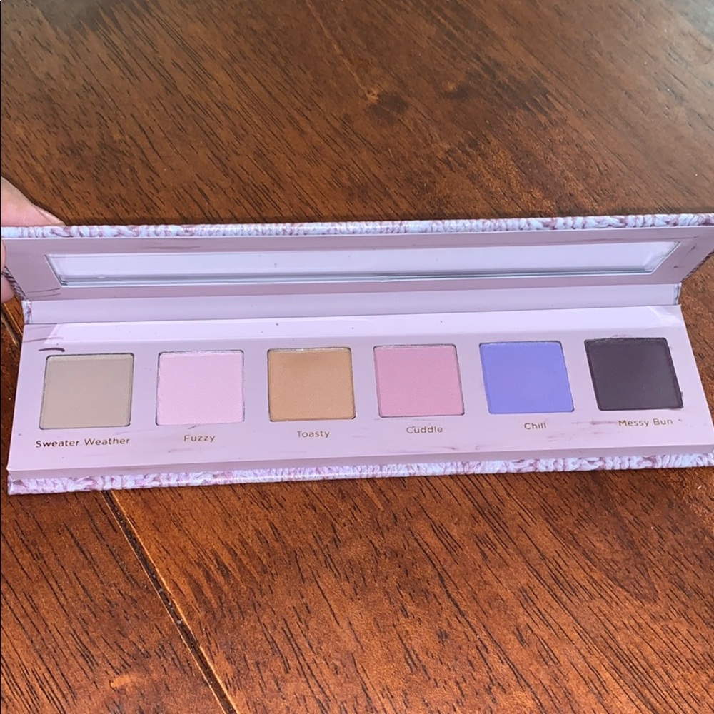 Dominique Cosmetics  Sweater Weather palette